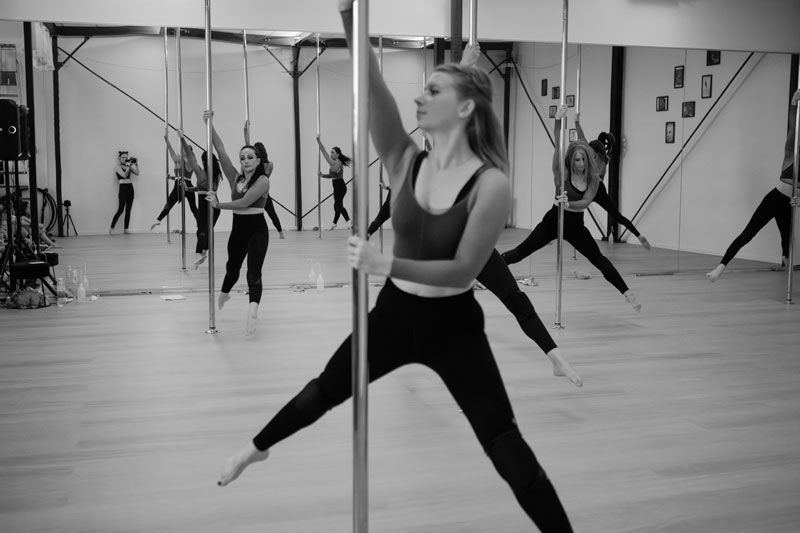 mélange de danse et de pole, découvrez le flow à l'Envolée